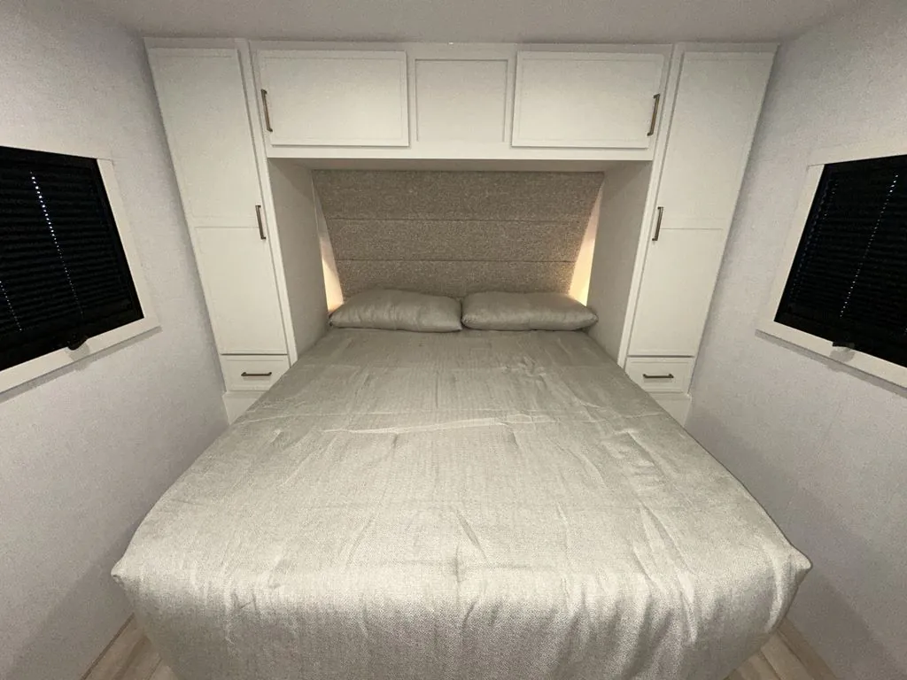 2026 Brinkley Model Ix 23X, Photos photo 23