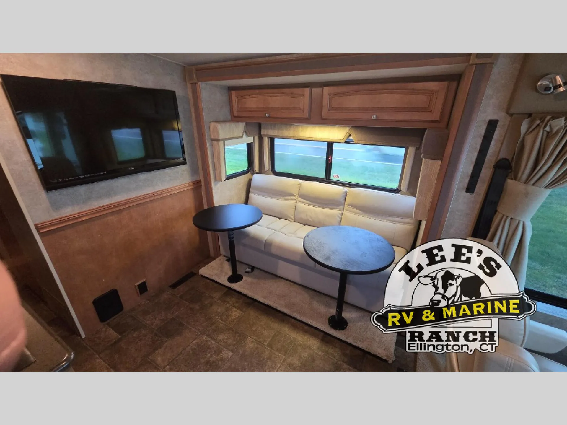 2013 Winnebago Vista 27N - Photo 2
