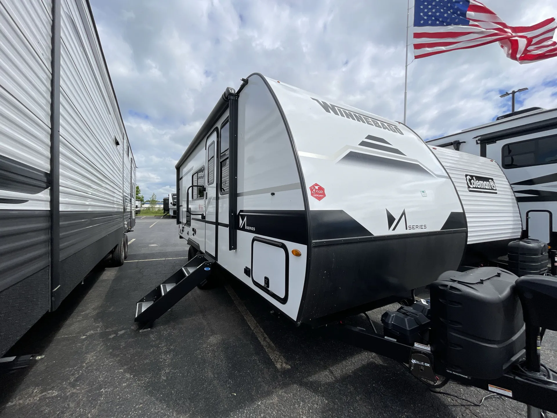 2025 Winnebago M-Series 1923RB - Photo 2