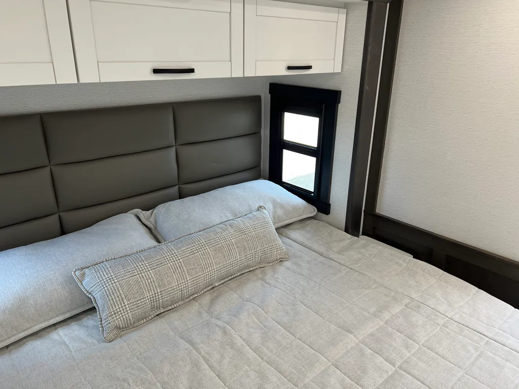 2027 Entegra Coach Accolade 37K, Photos photo 23