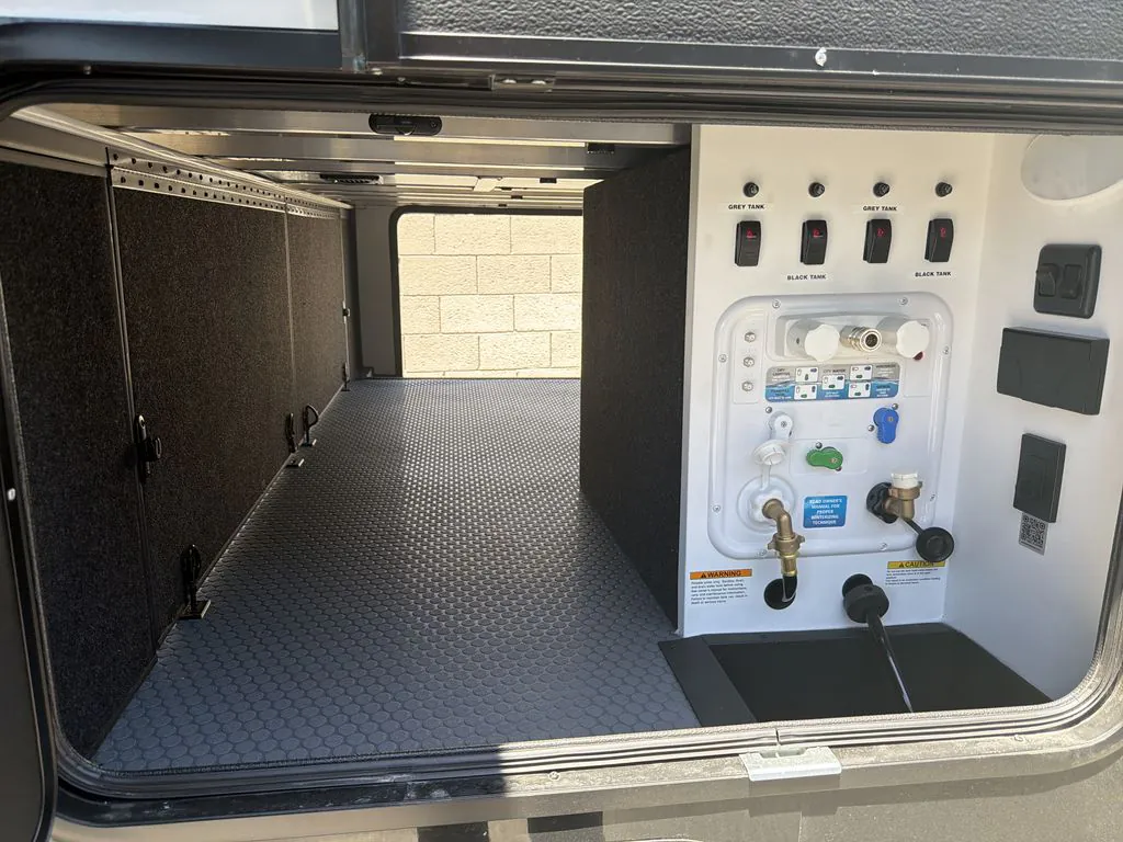 2026 Brinkley Model G 4150, Photos photo 9