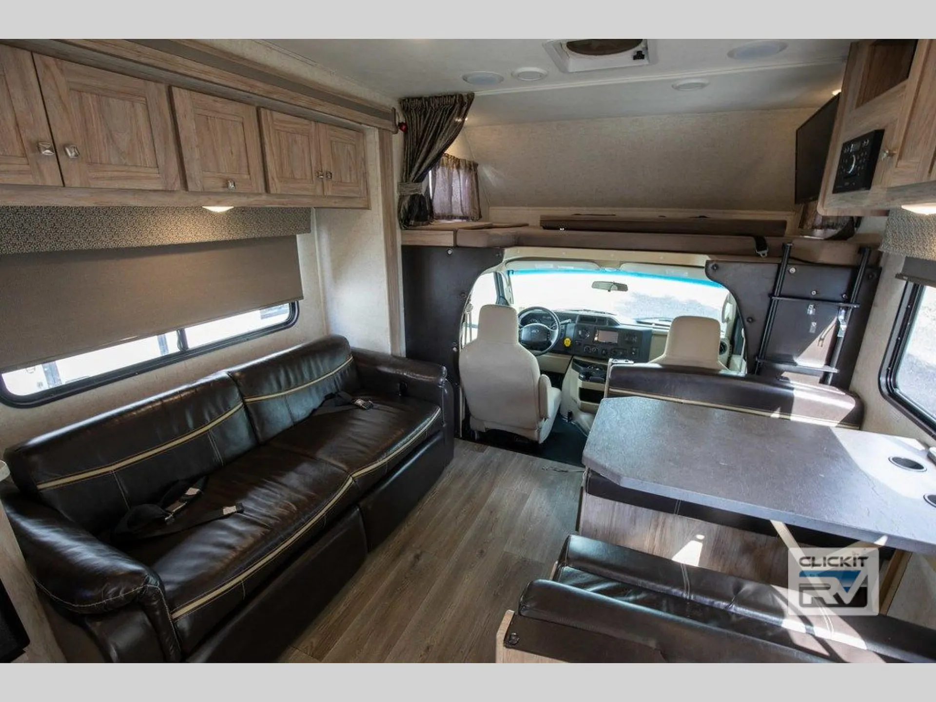 2018 Forest River Sunseeker LE 3250DSLE — Photo 5