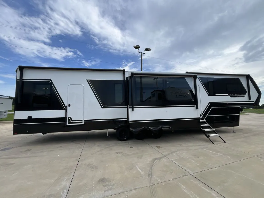 2027 Brinkley Model G 4170, Photos photo 8