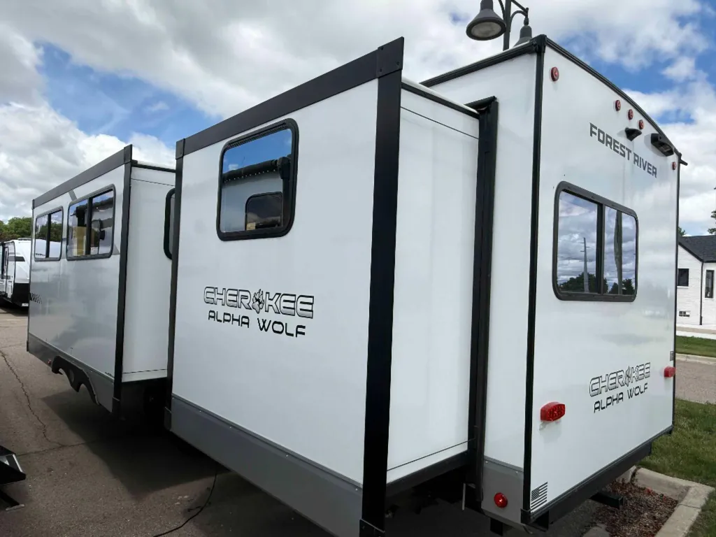 2026 Forest River Cherokee Alpha Wolf 33BH, Photos photo 7