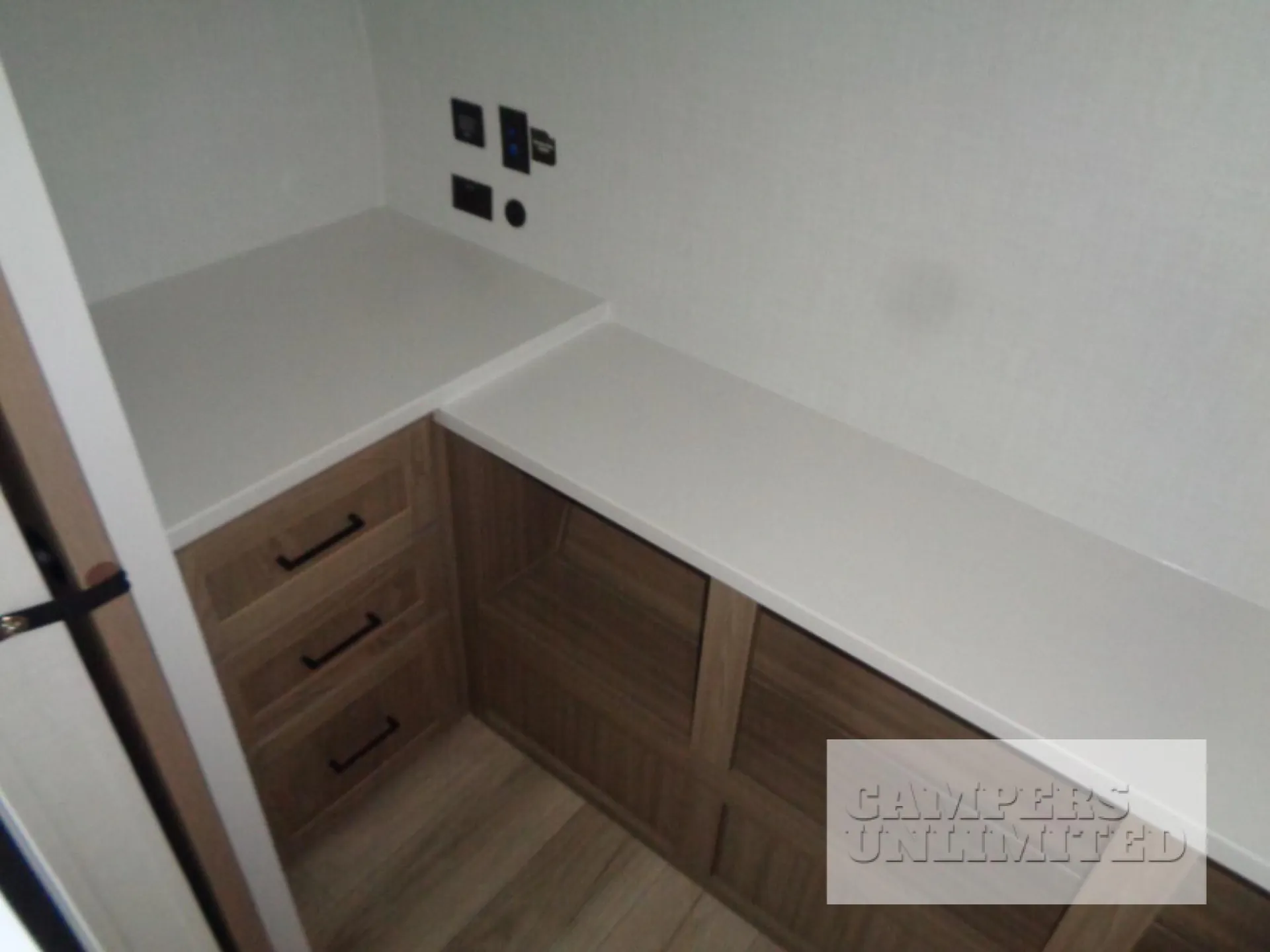 2027 Forest River Rockwood Ultra Lite 2711RK — Photo 7