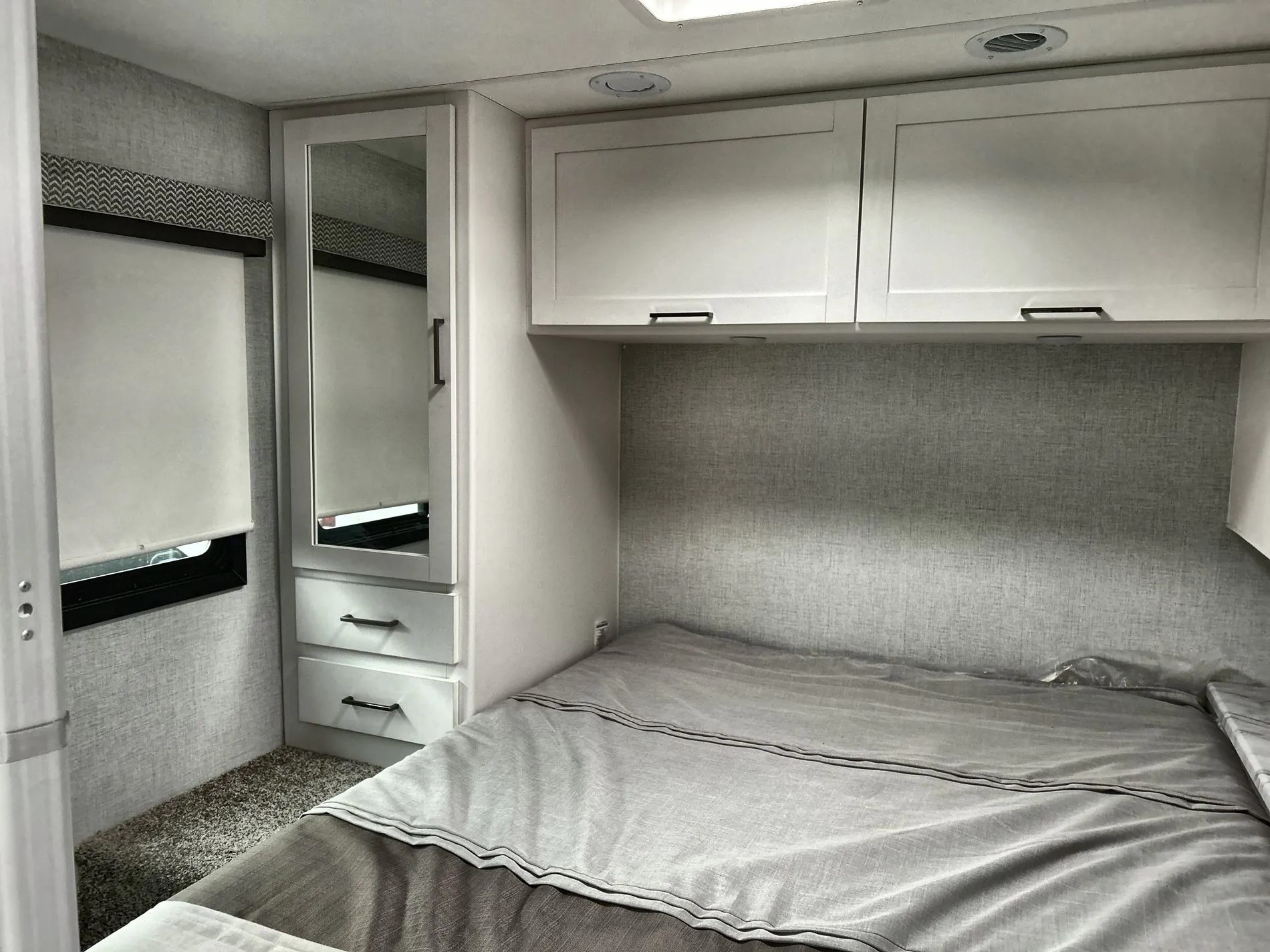 2026 Thor Motor Coach Geneva 28VZ - Photo 2