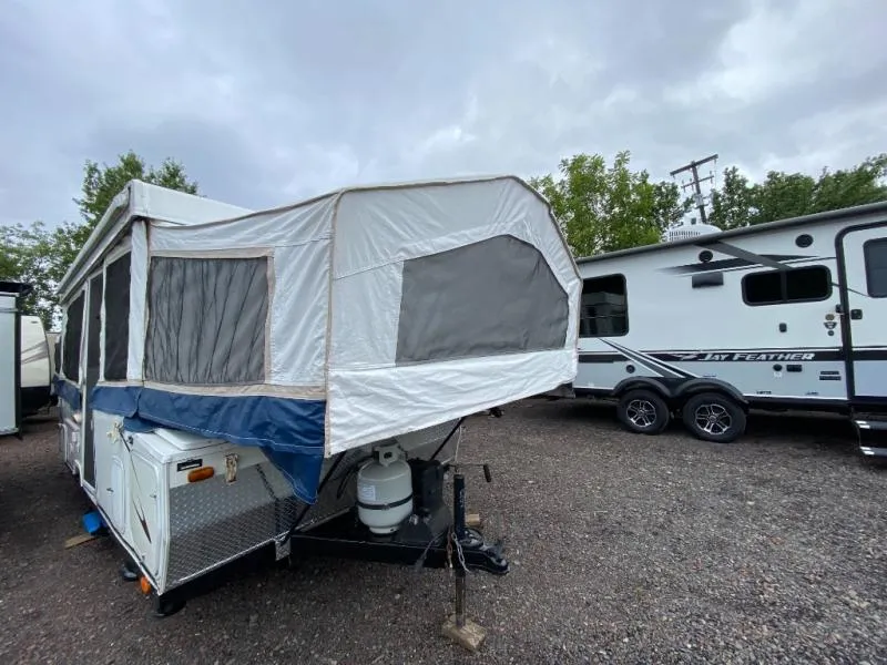 2006 Forest River Rockwood Premier 2516G - Photo 2