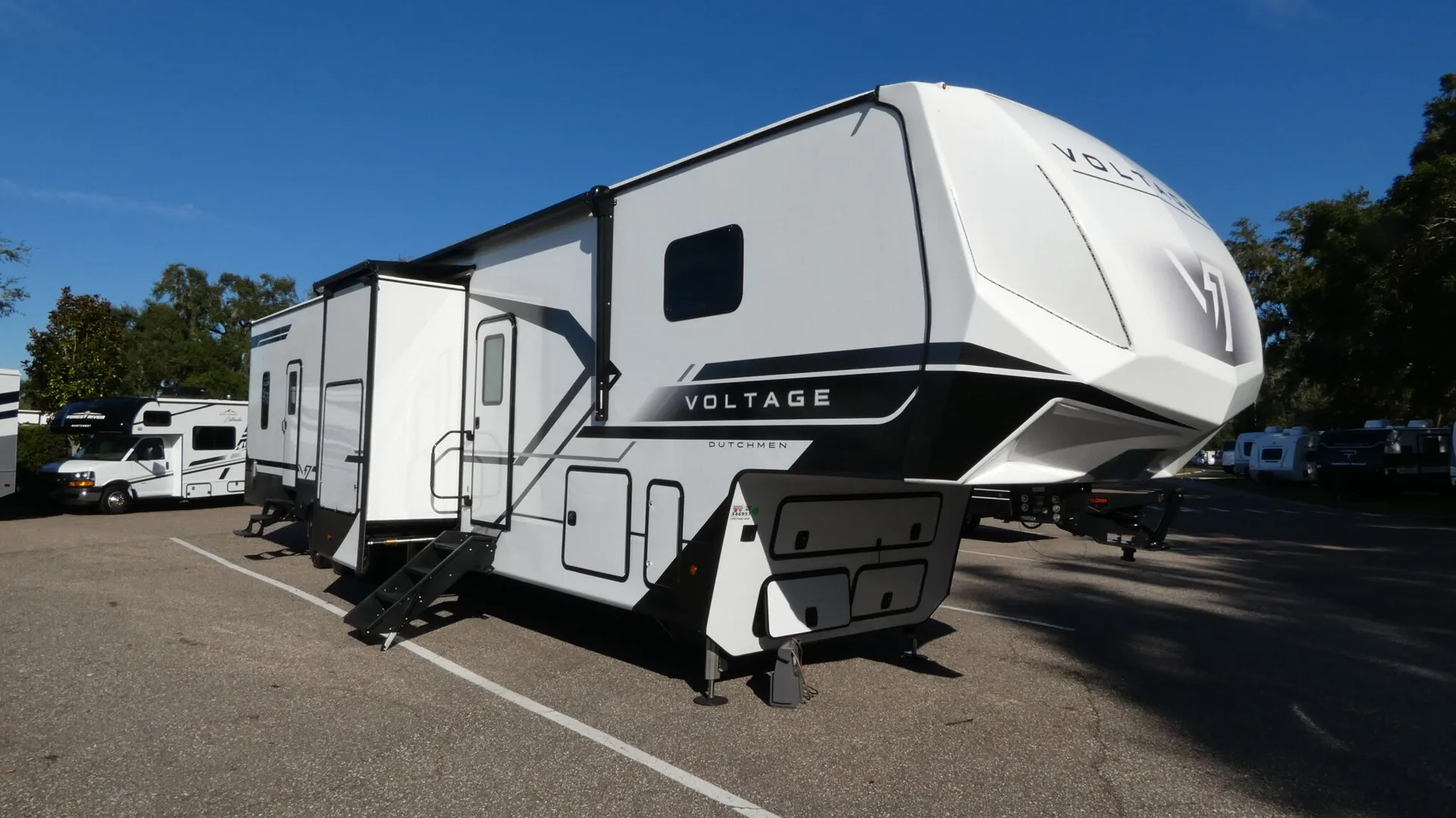 2026 Dutchmen Voltage V Series 4250 - Photo 2