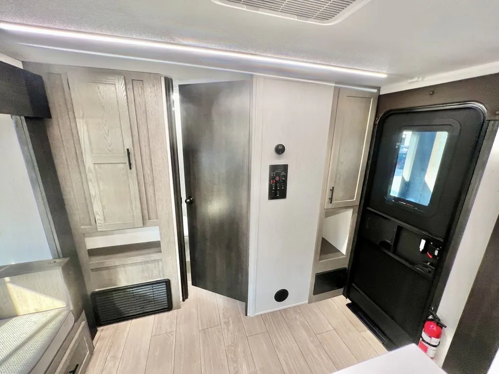 2026 Forest River Cherokee Alpha Wolf 33BH, Photos photo 46
