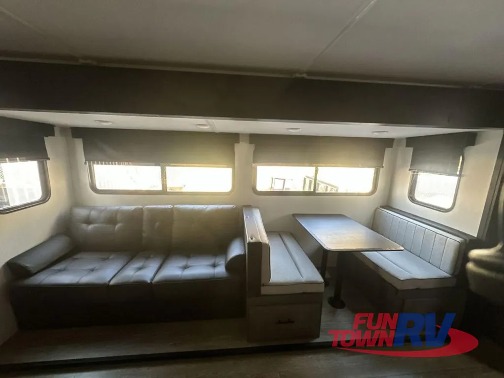 2025 Forest River Cherokee Alpha Wolf 33BH, Photos photo 18