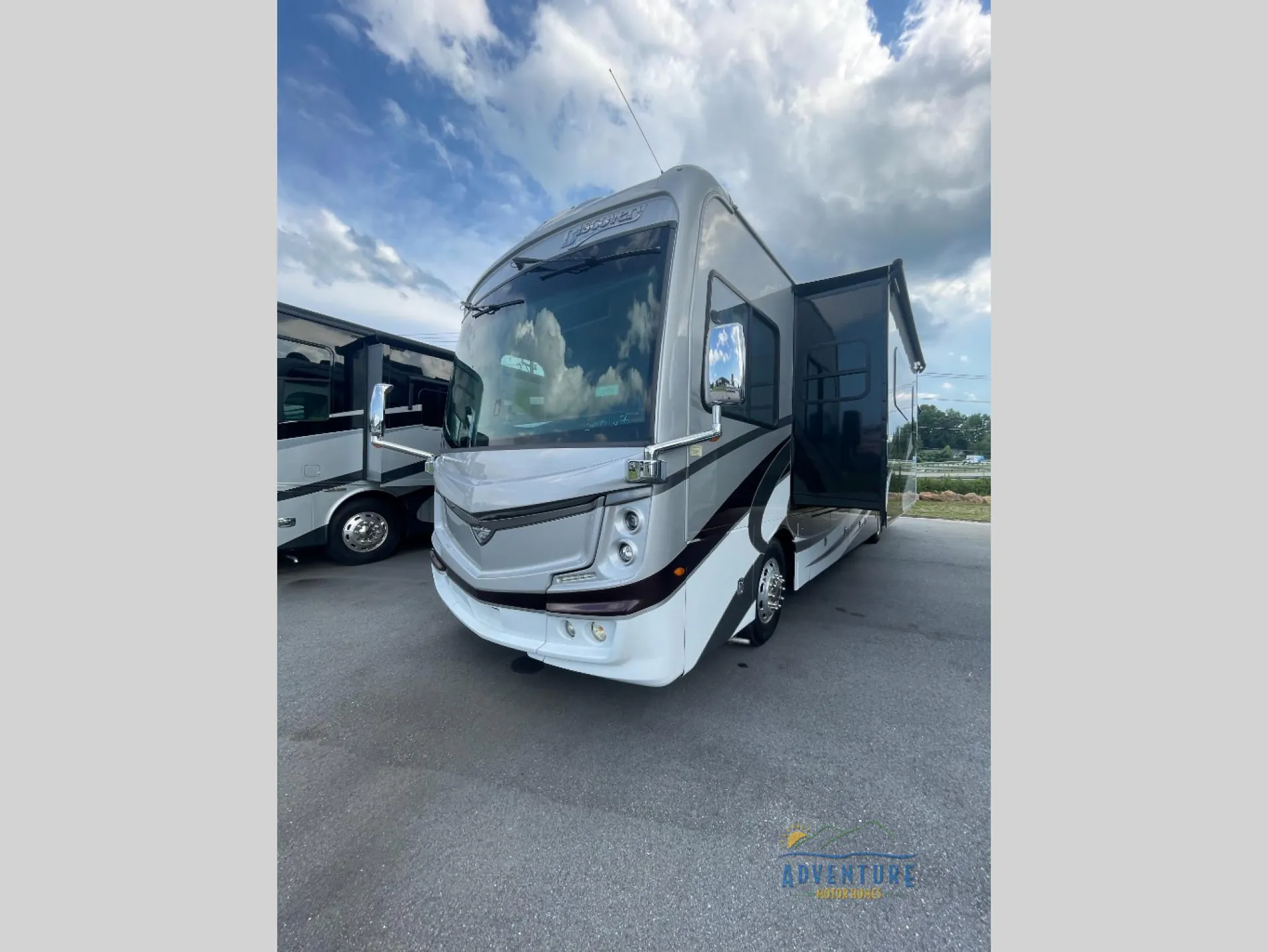 2021 Fleetwood Discovery 38F - Photo 4