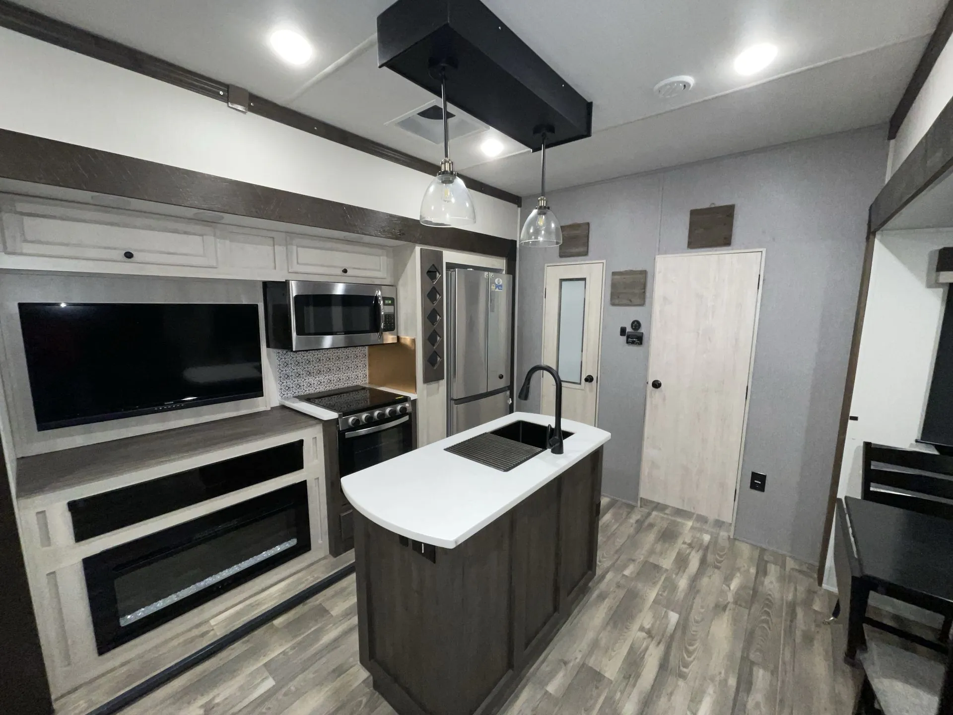 2022 Forest River Cardinal 383BHLE - Photo 4