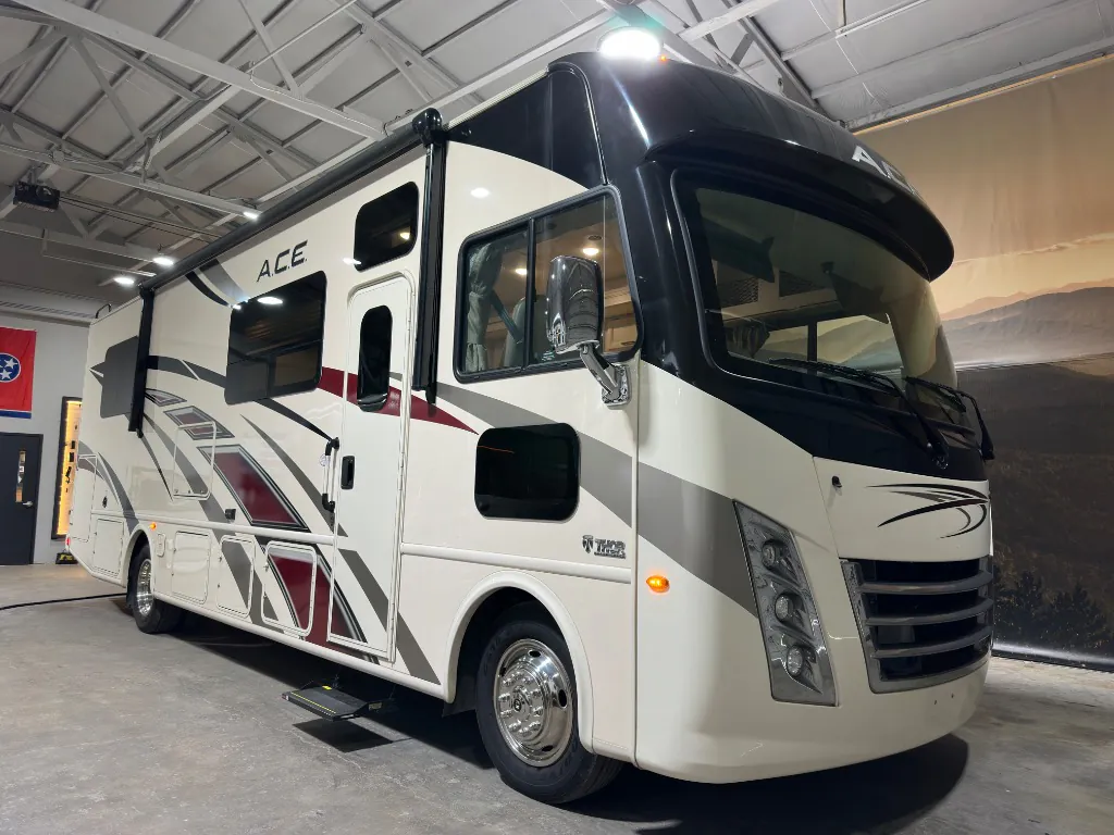 2021 Thor Motor Coach A.C.E 30.4 - Photo 2