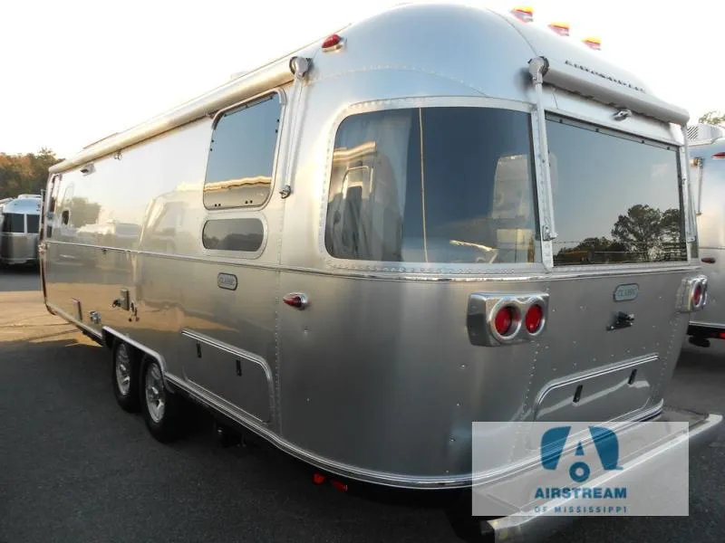 2026 Airstream Classic 28RB - Photo 4