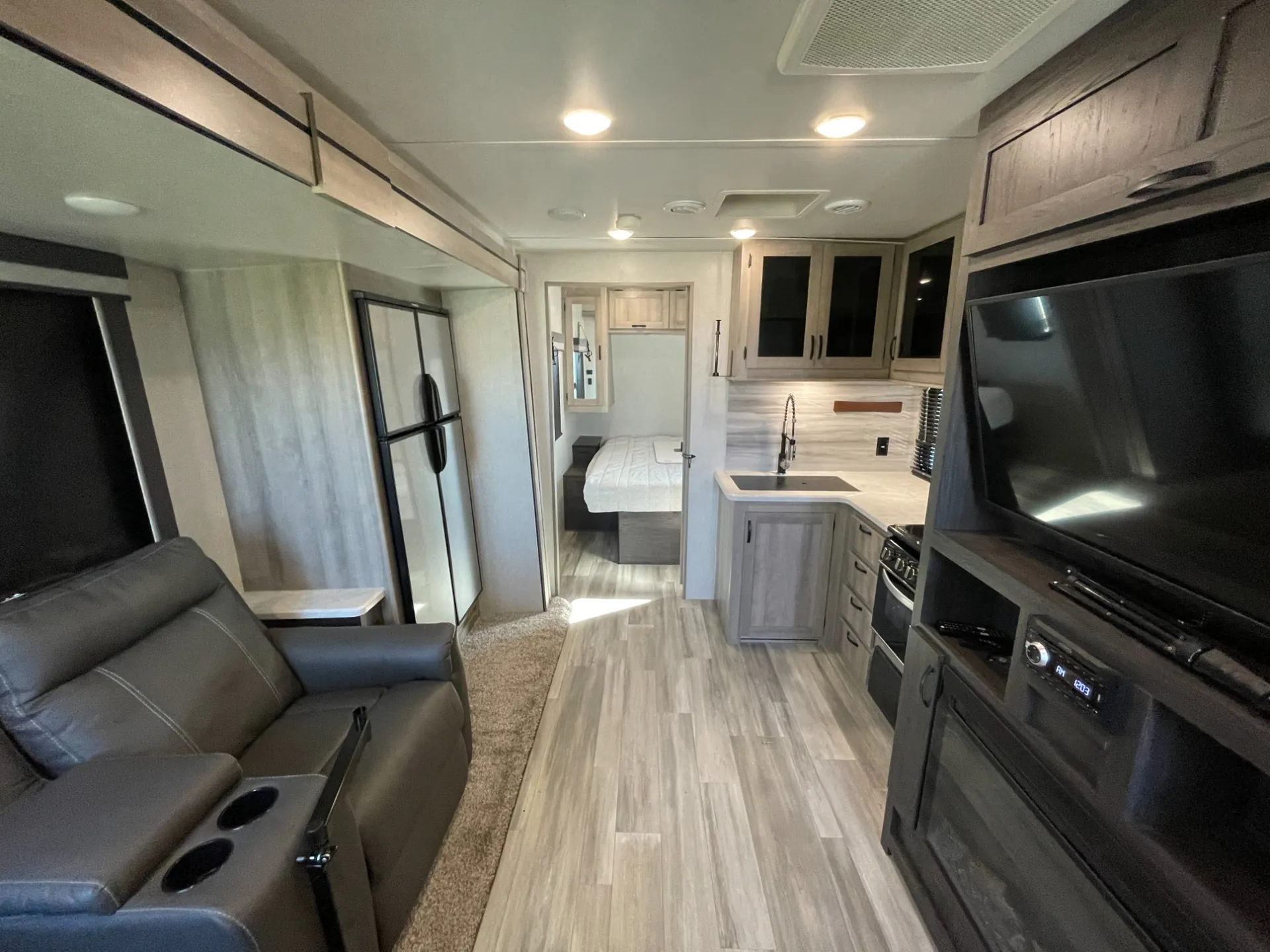 2021 Winnebago Voyage 2427RB - Photo 2