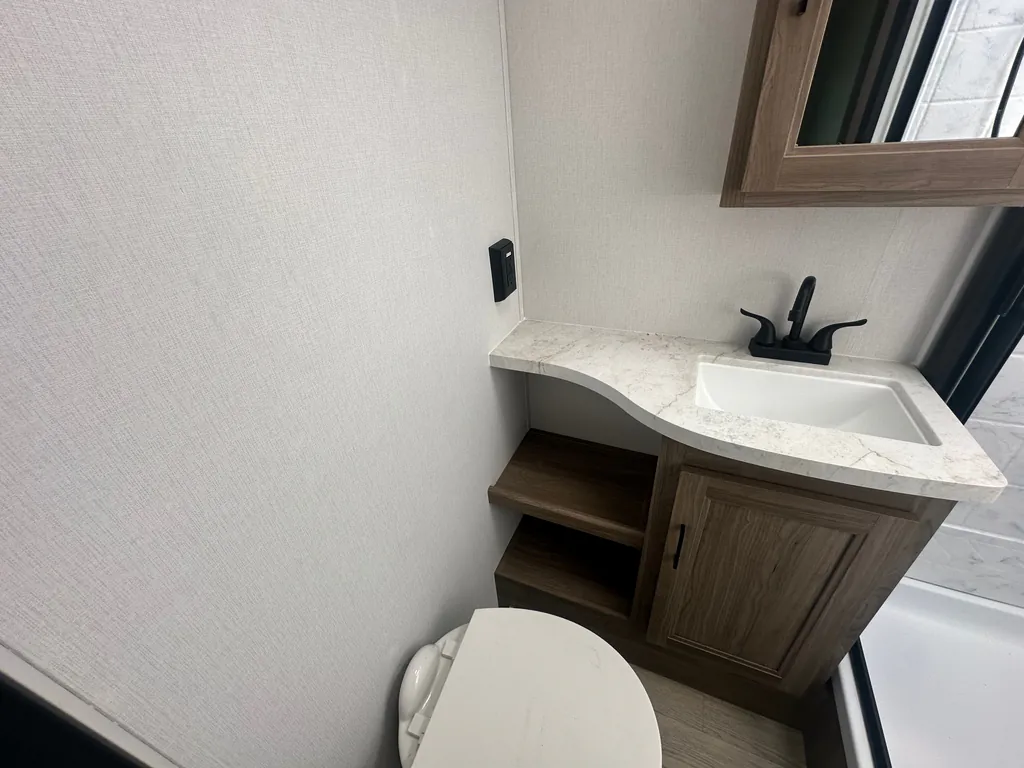 2026 Coachmen Freedom Express Select 30SE, Photos photo 33