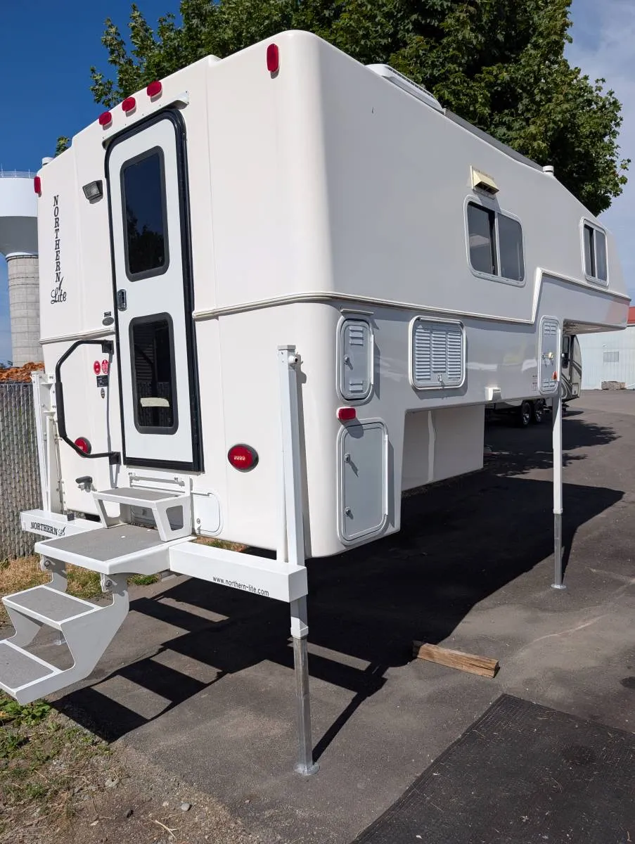 2023 Northern Lite Northern Lite 11EX - Main photo