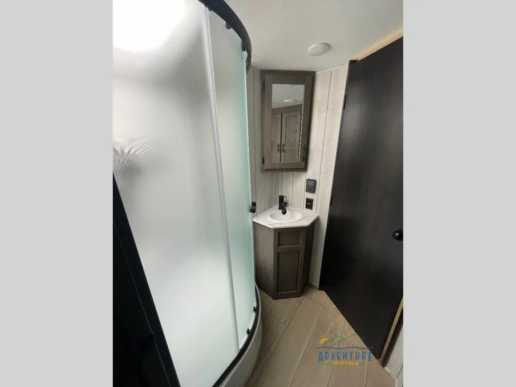 2026 Forest River Cherokee Alpha Wolf 33BH, Photos photo 28