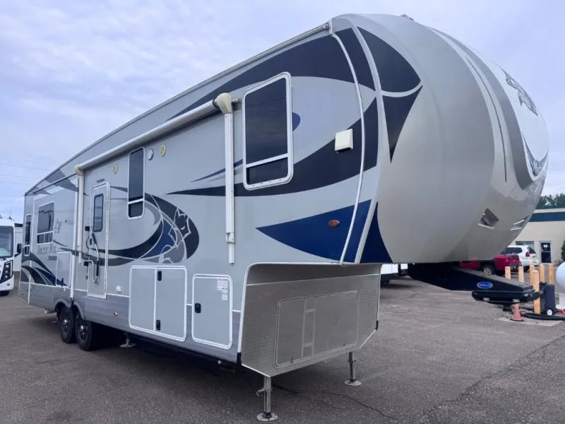 2021 Northwood Arctic Fox Grande Ronde 32-5M - Photo 2