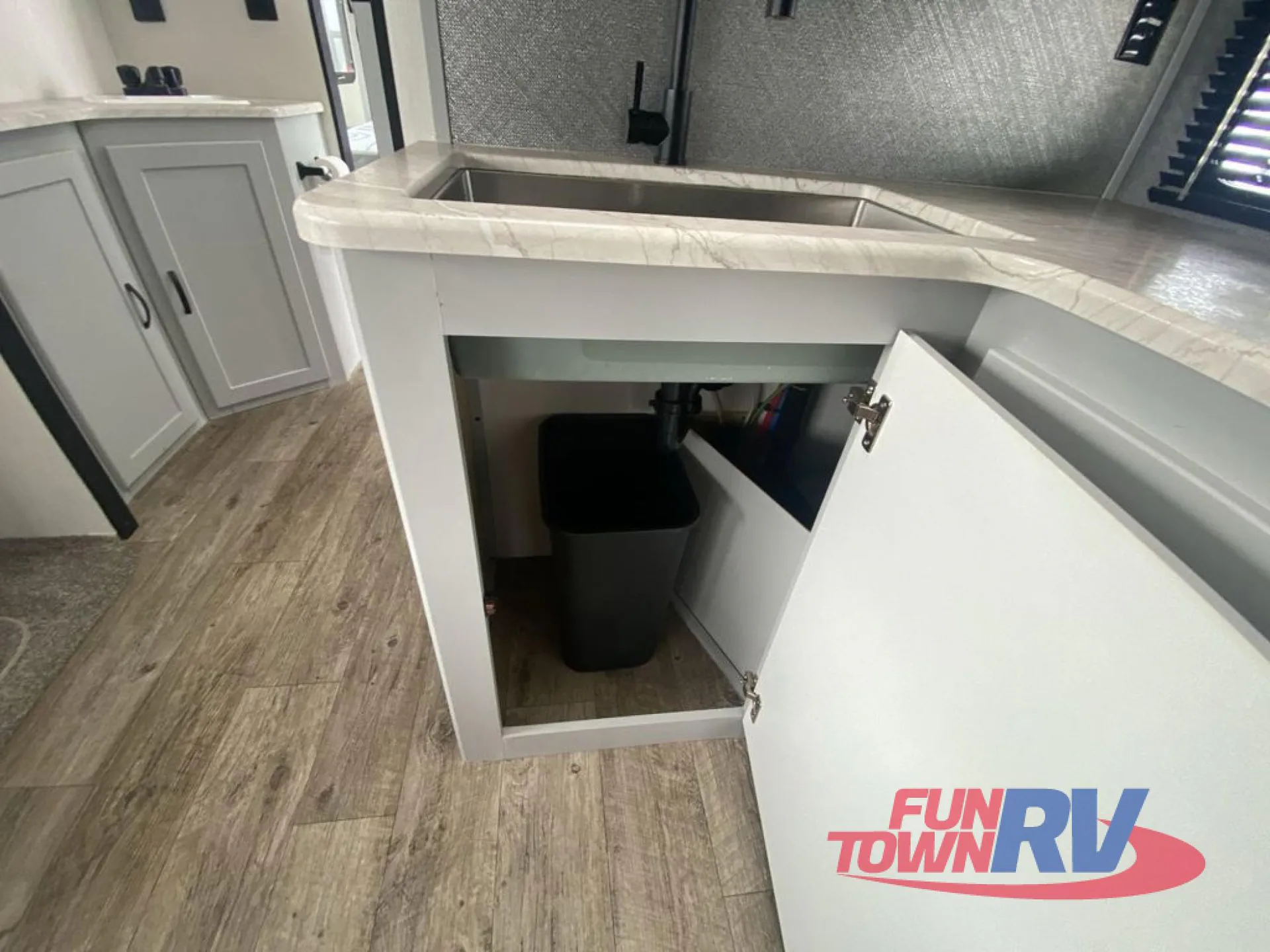 2021 Forest River Vibe 32MS dealer photo 5 from Fun Town RV