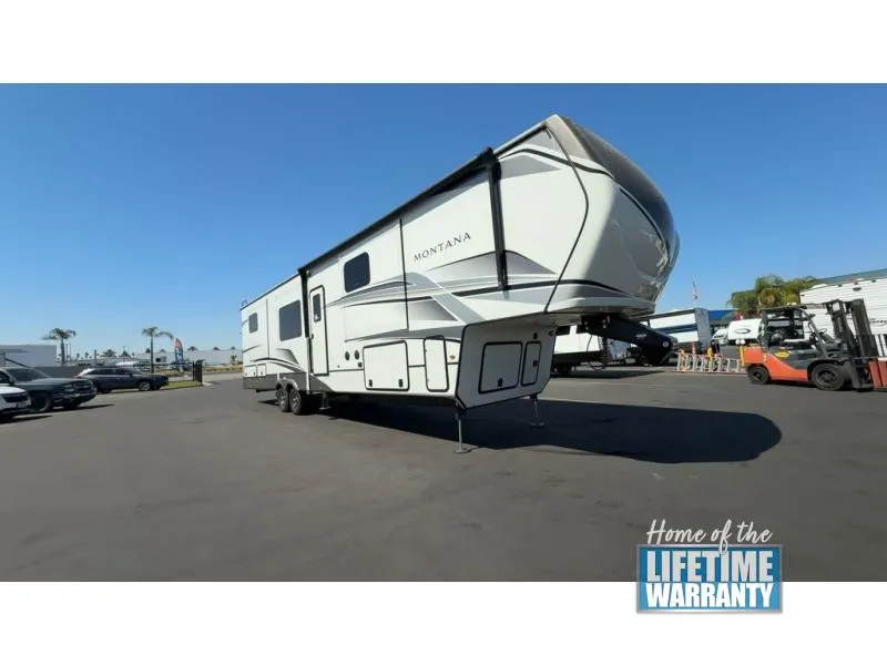 2024 Keystone Montana 3901RK - Photo 2