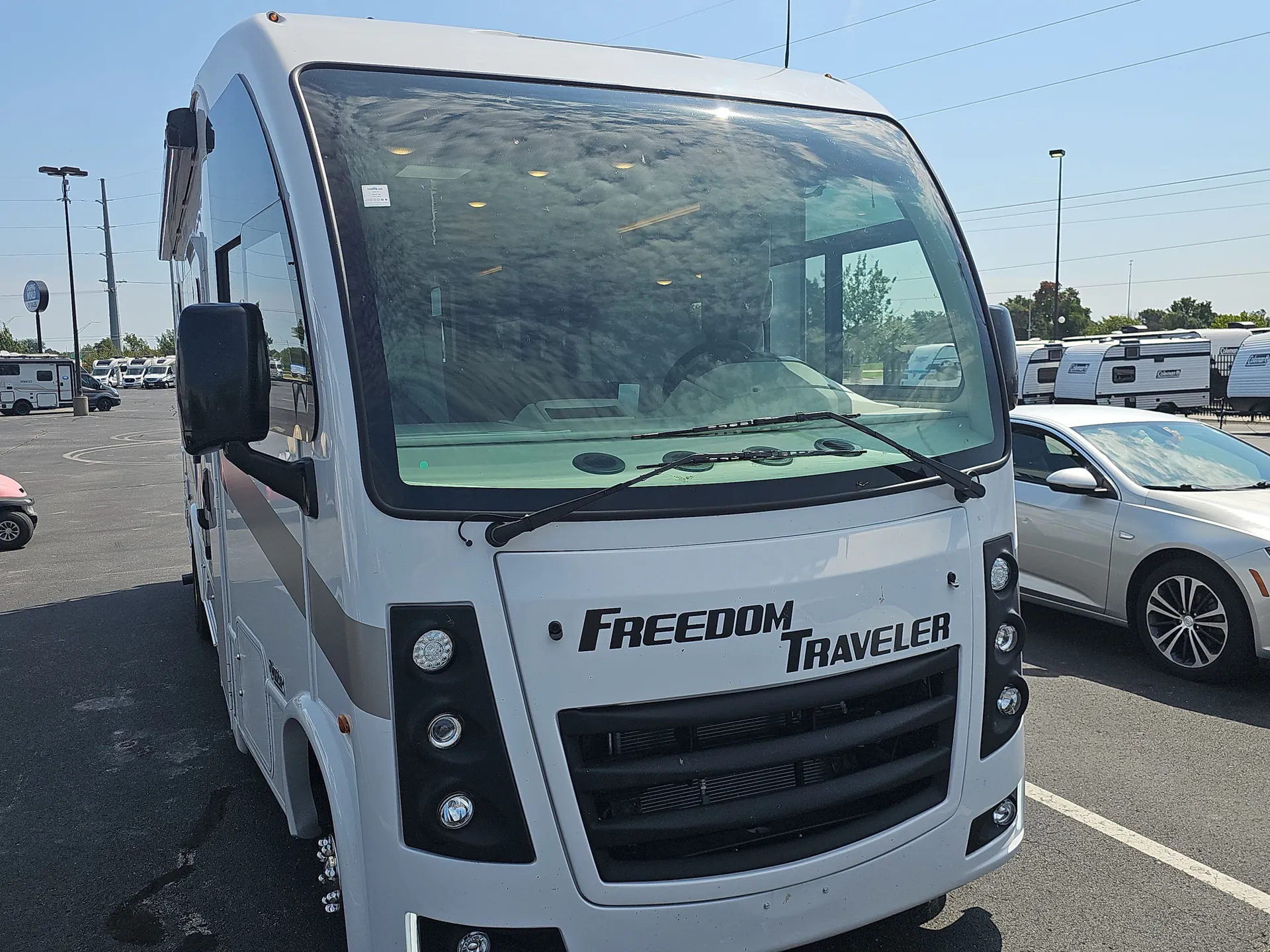 2026 Thor Motor Coach Freedom Traveler A26 - Photo 2