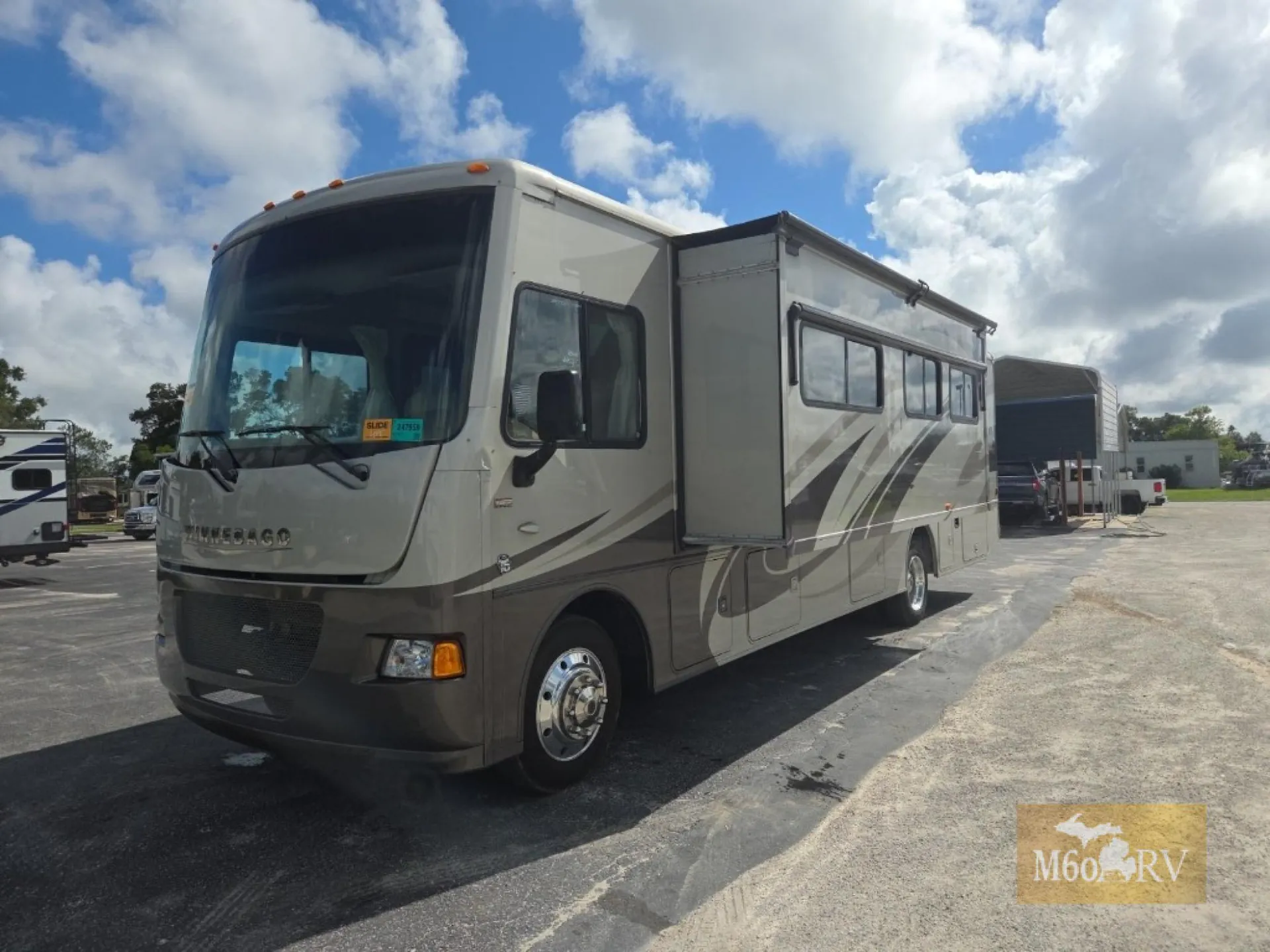 2013 Winnebago Vista 35F - Photo 2