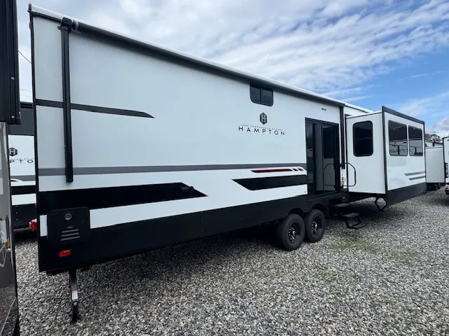 2026 CrossRoads RV Hampton 37FL - Photo 3