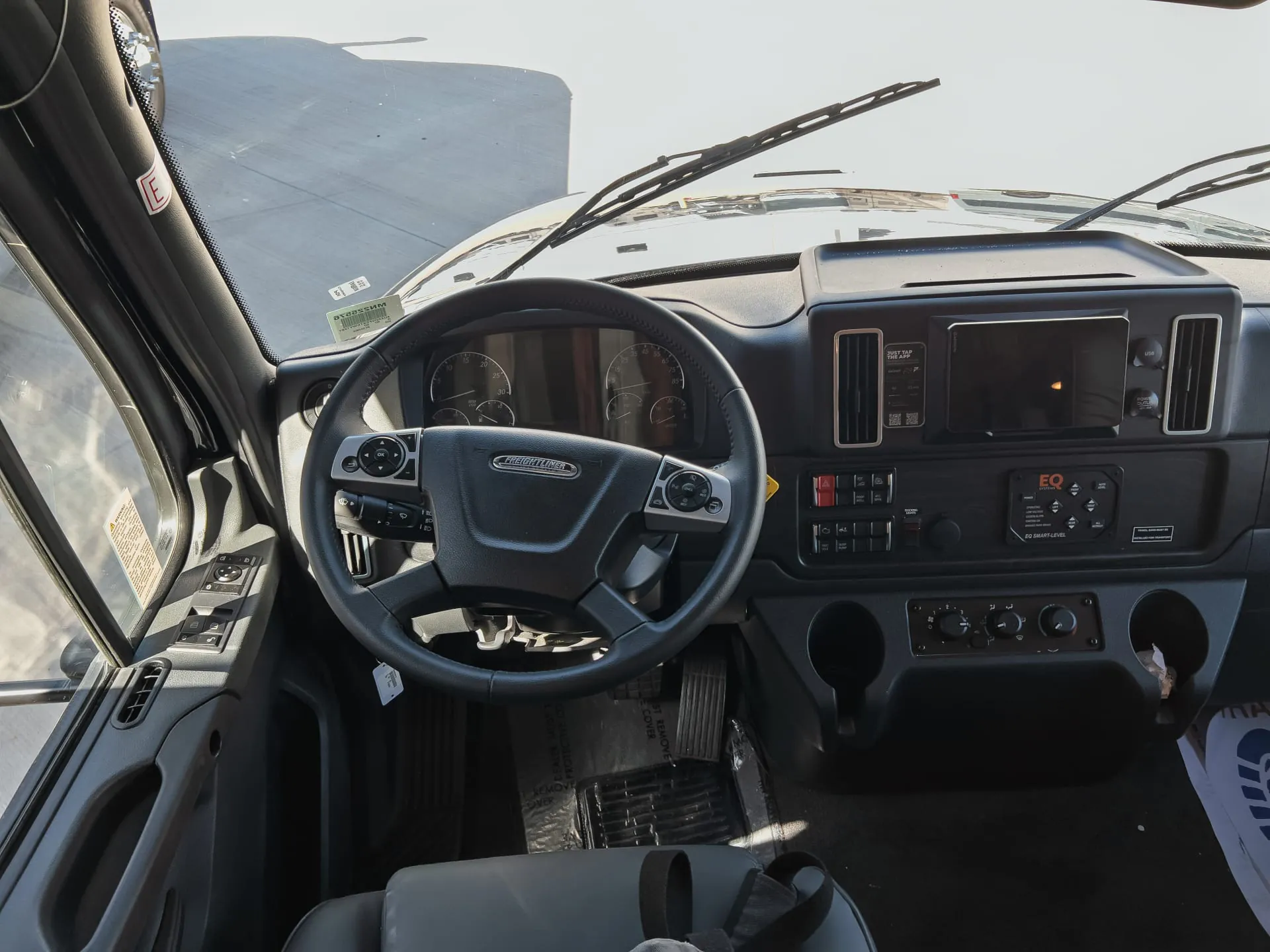 2026 Renegade RV Valencia 36SB - Photo 4