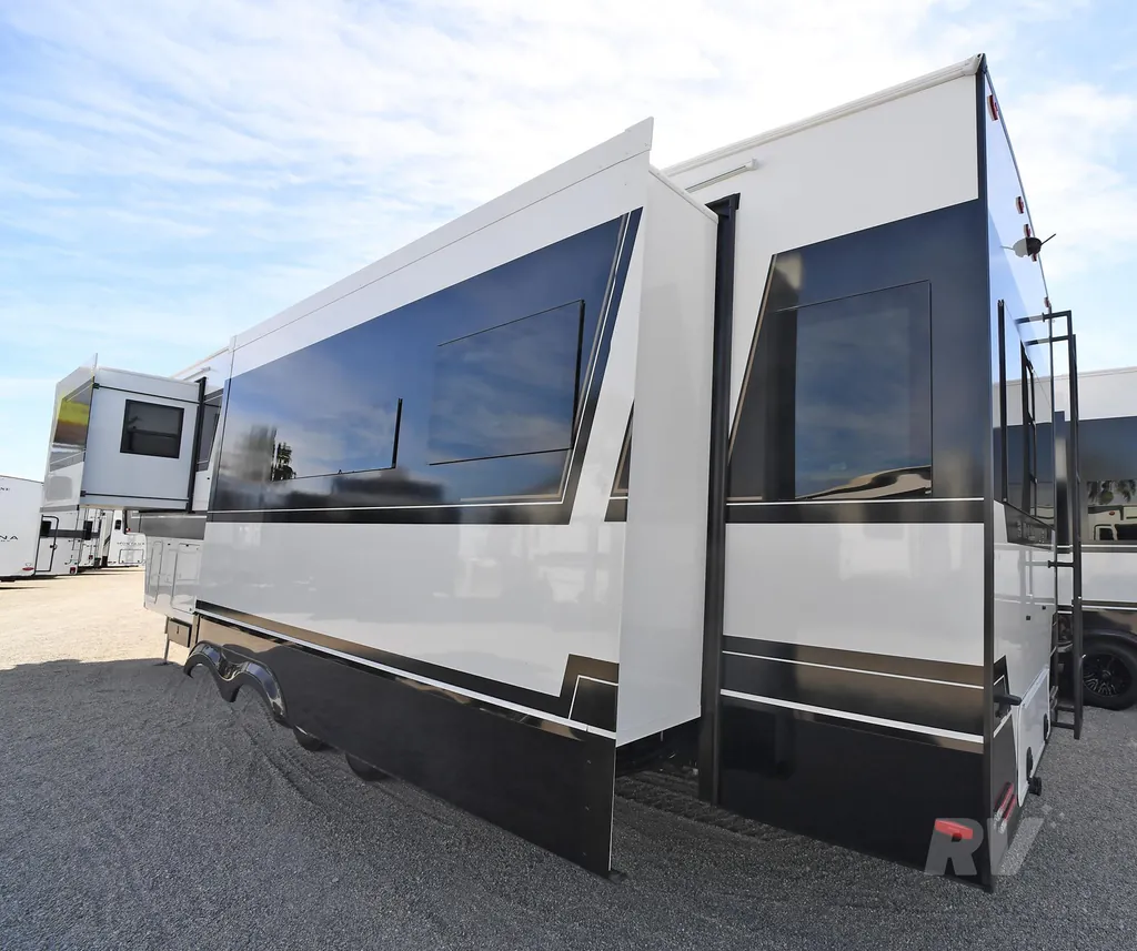 2026 Brinkley Model Z 3600, Photos photo 7