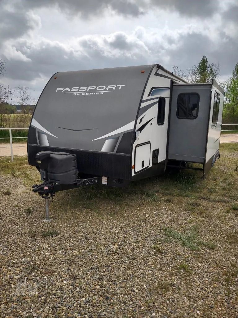 2021 Keystone Passport SL Series 221BH - Photo 2