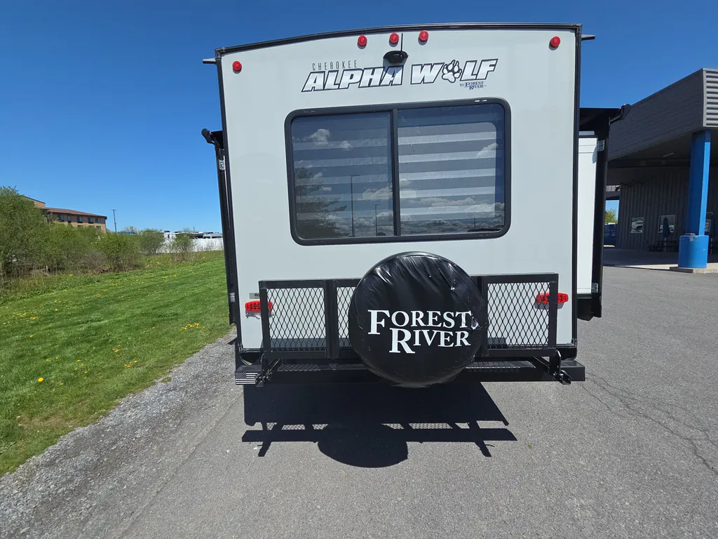 2021 Forest River Cherokee Alpha Wolf 26RL-L, Photos photo 7