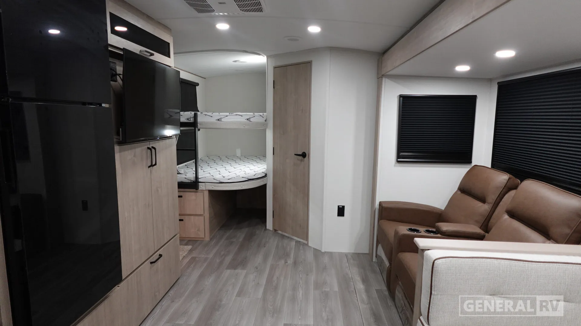 2026 Grand Design Imagine 2800BH - Photo 3