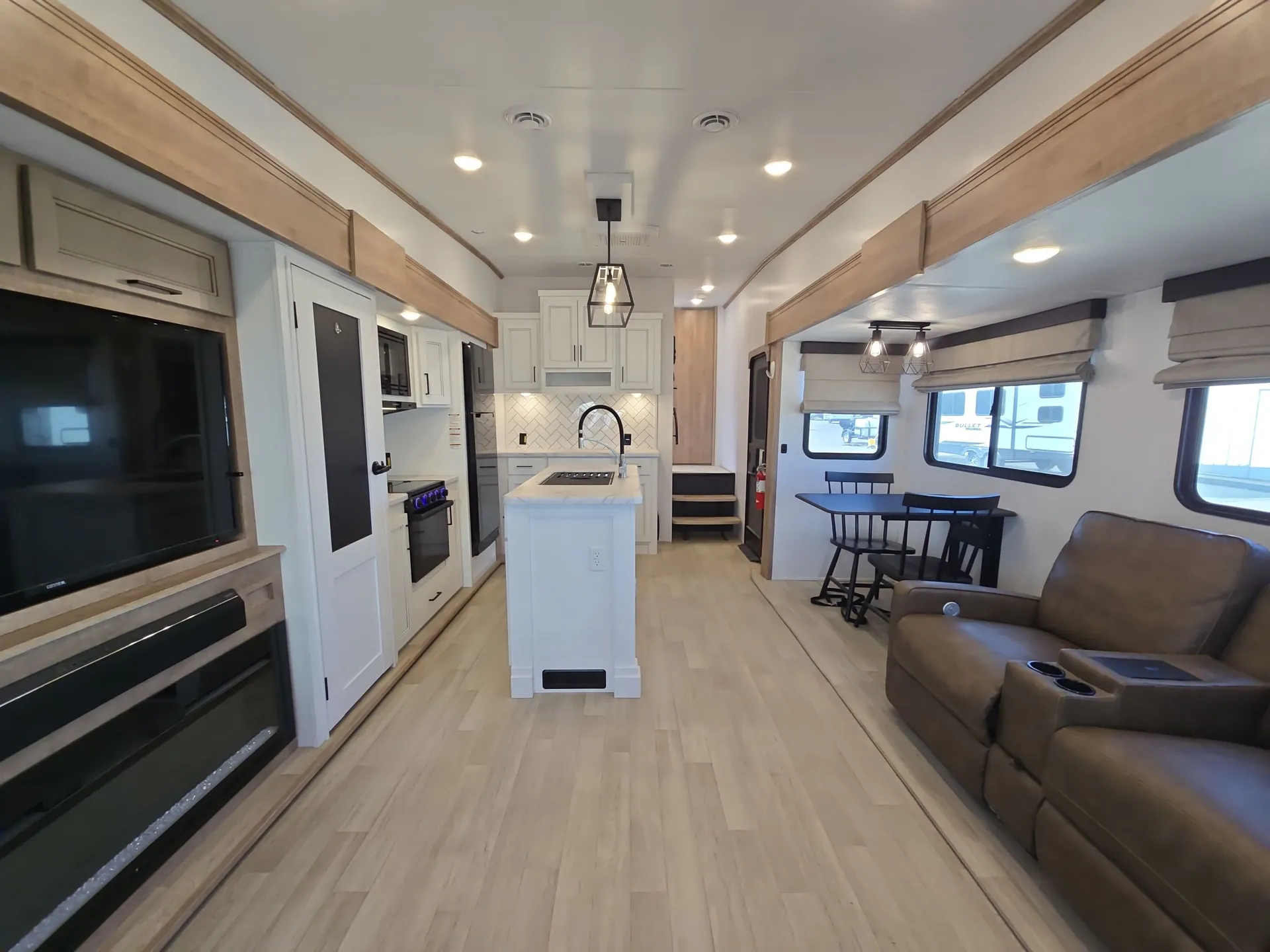 2024 Keystone Arcadia Super Lite 292SLRL — living area main