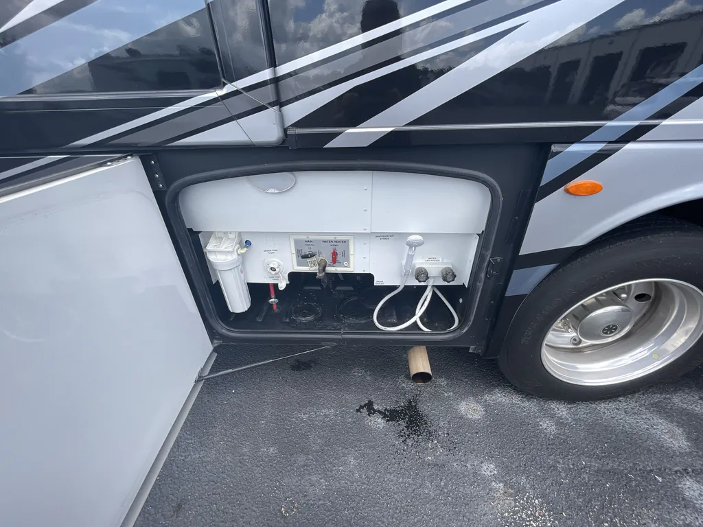 2020 Thor Motor Coach Challenger 35MQ, Photos photo 23