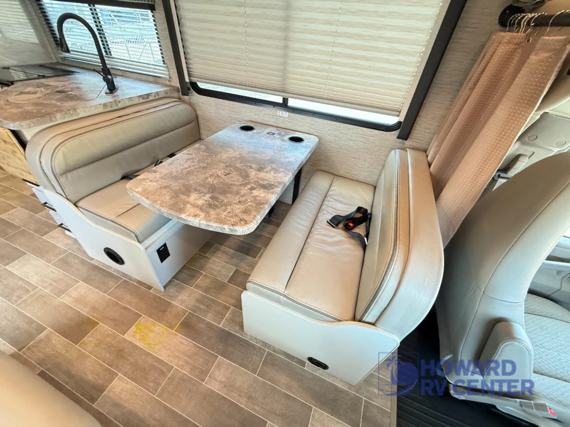 2021 Thor Motor Coach Chateau 28A - Photo 4