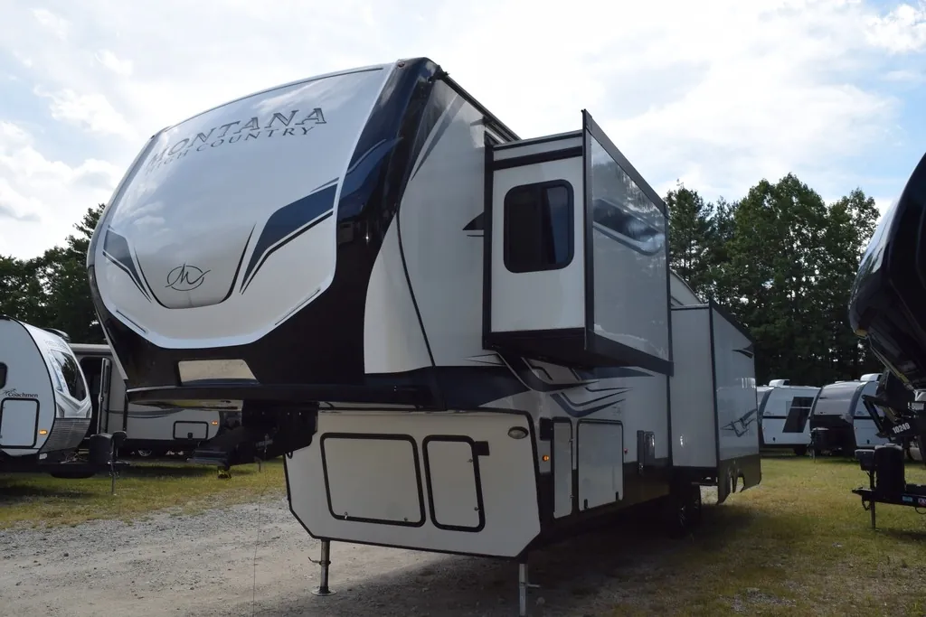 2022 Keystone Montana High Country 331RL - Photo 3