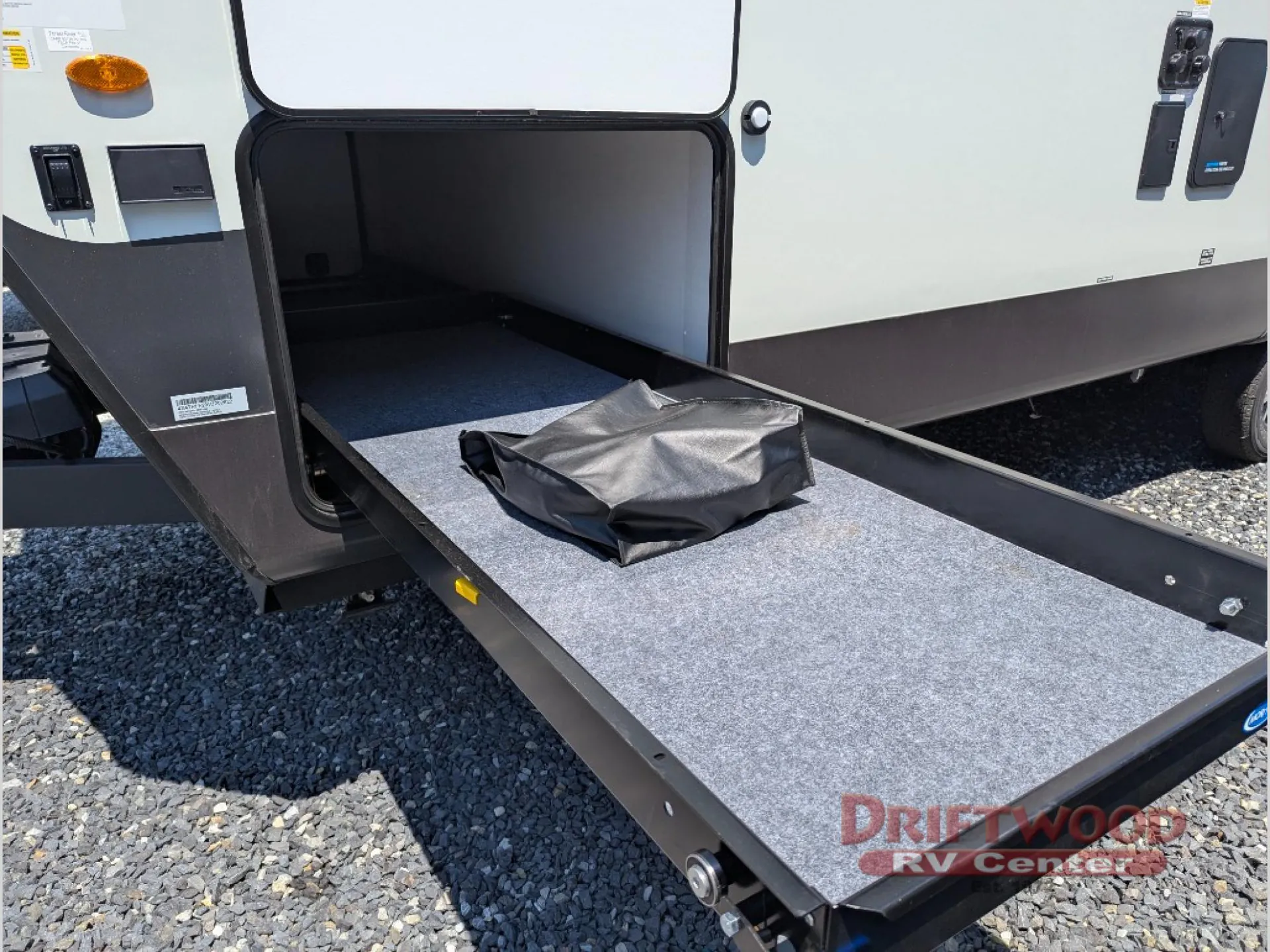 2027 Forest River Rockwood Ultra Lite 302RDT — Photo 6
