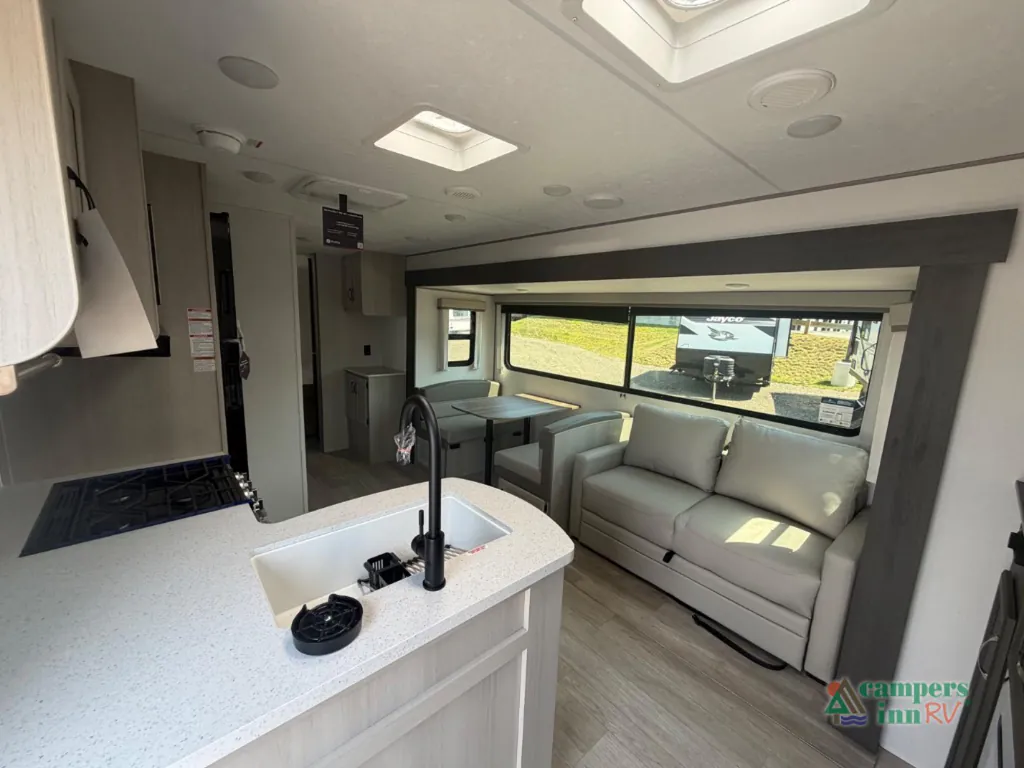 2027 Coachmen Catalina Legacy Edition 333DBDSCK, Photos photo 8