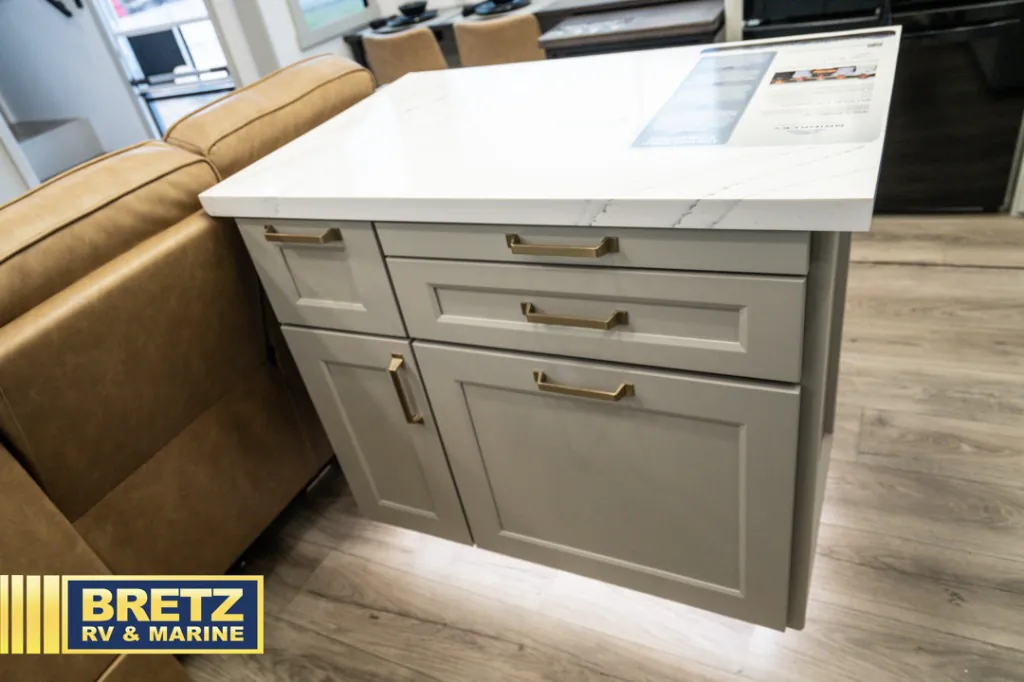 2026 Brinkley Model G 3950, Dining area photo 4