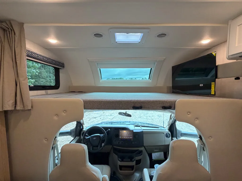 2027 Thor Motor Coach Quantum HS31, Photos photo 17
