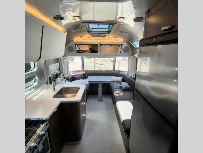 2026 Airstream Globetrotter 27FB - Photo 4
