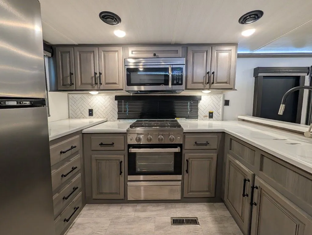 2023 Keystone Montana 3901RK, Photos photo 13