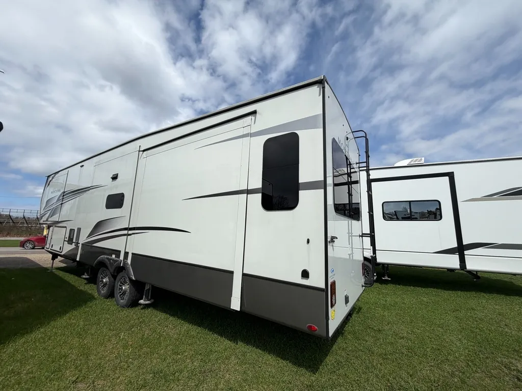 2025 Keystone Montana 3623EB - Photo 4