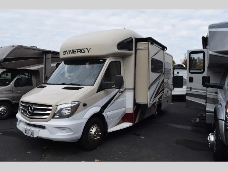 2019 Thor Motor Coach Synergy ST24 - Photo 3