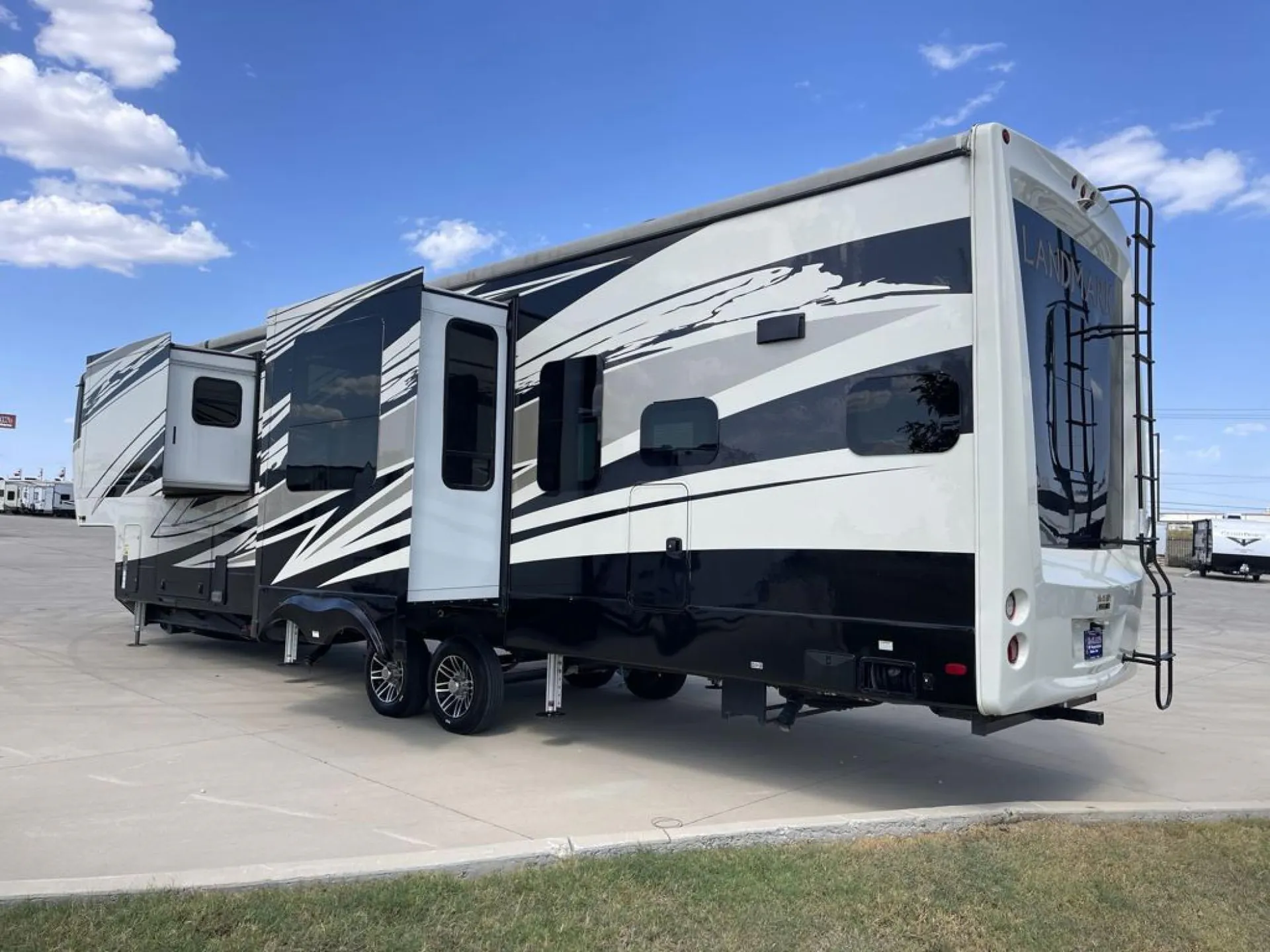 2021 Heartland Landmark Fifth Wheel Chesapeake