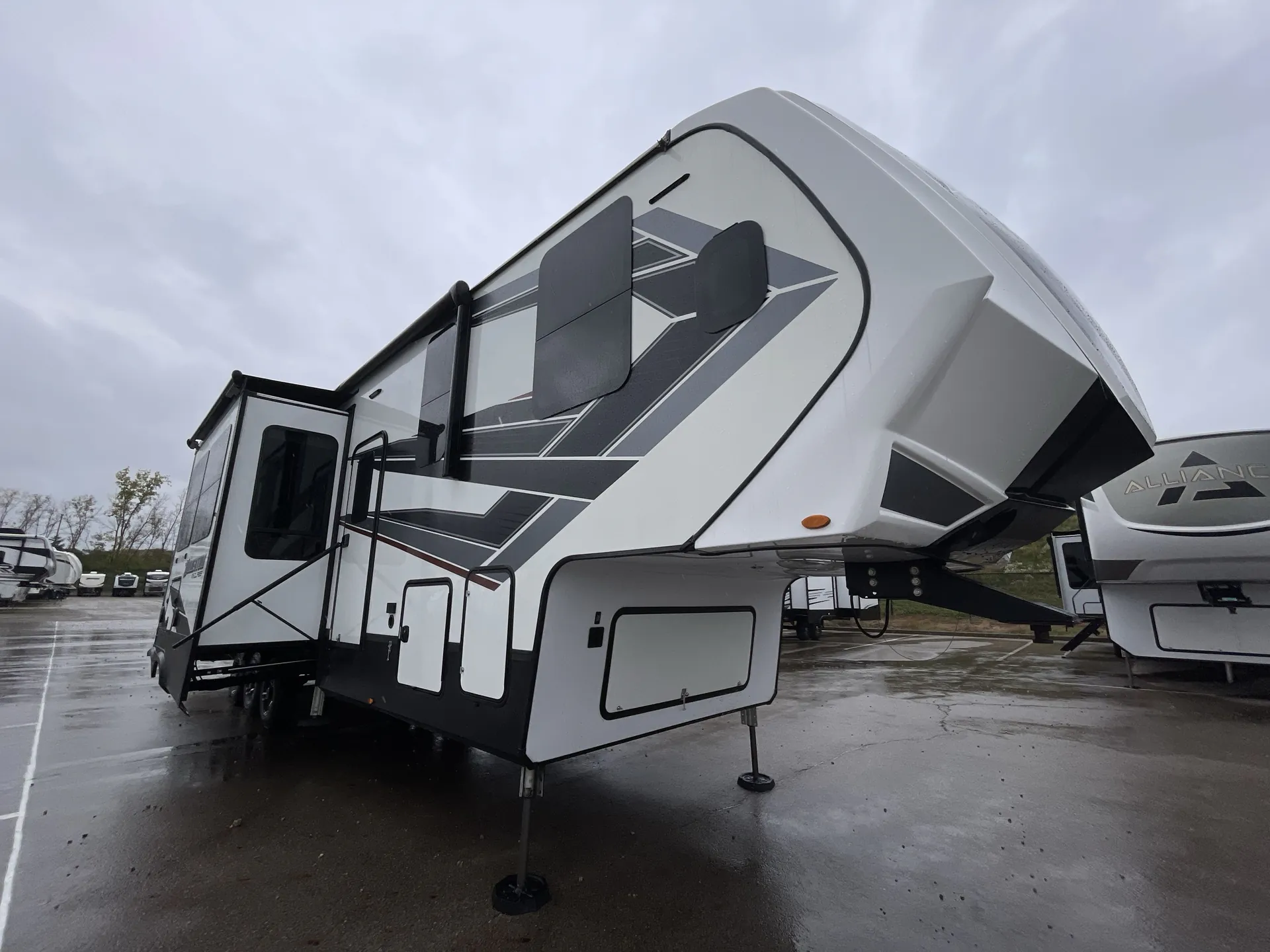 2021 Grand Design Momentum 381M