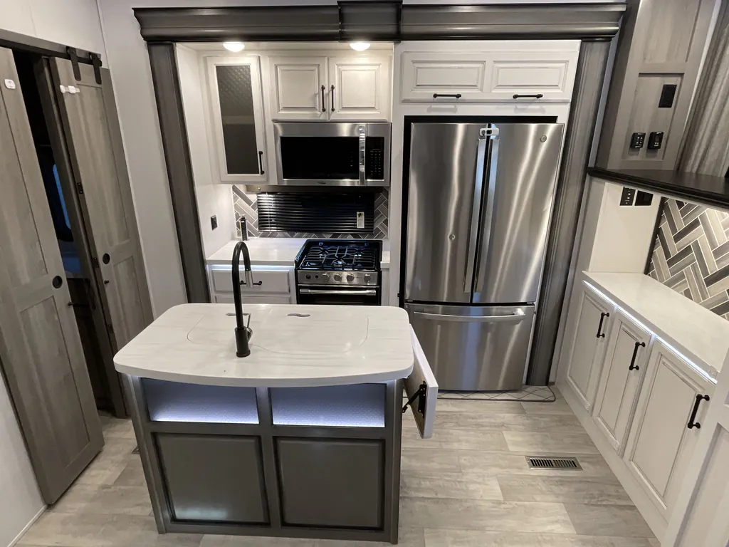 2022 Keystone Montana 3763BP, Photos photo 11