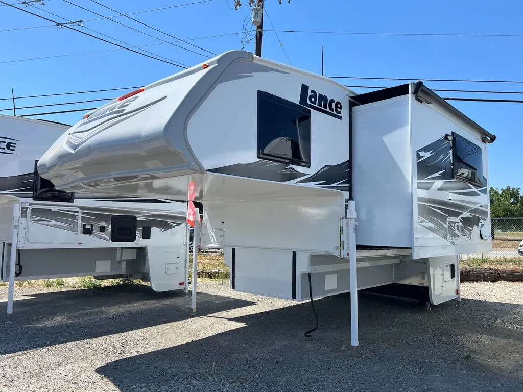 2026 Lance 855S - Photo 2