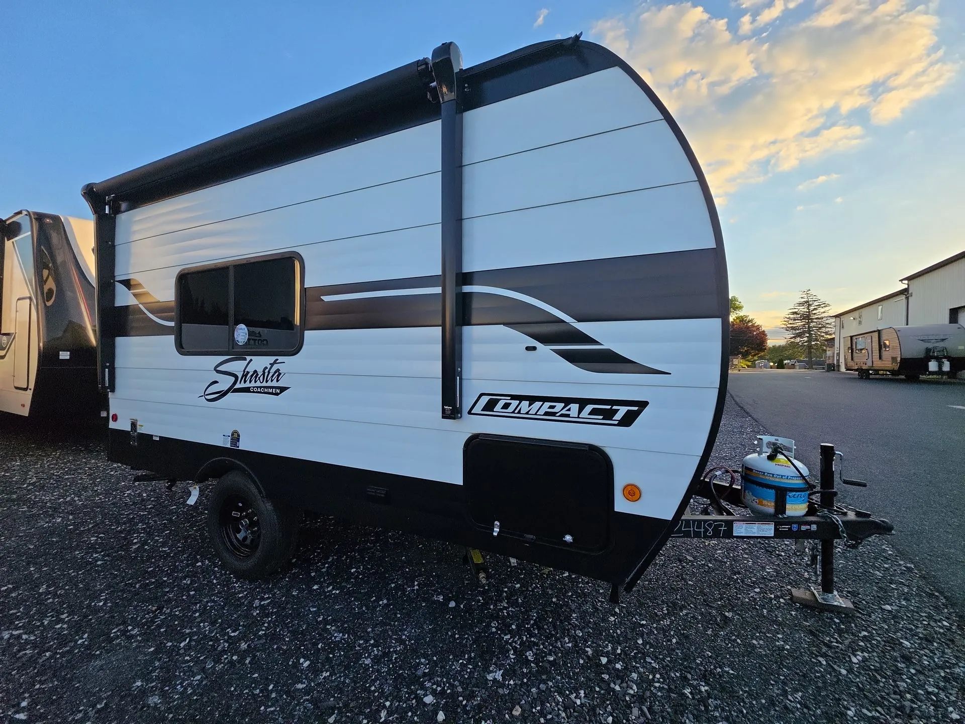 2026 Shasta RVs Compact 16BH - Photo 2